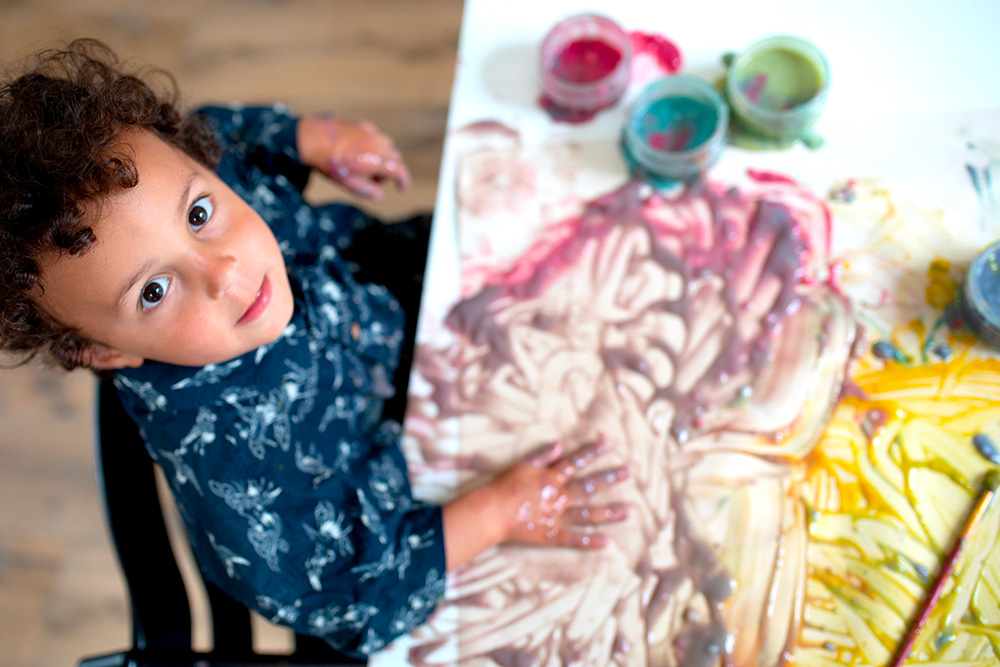 Peinture propre avec bébé: un atelier de découverte - Porter Guider  Expérimenter